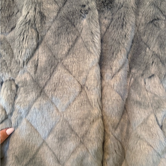 Lulus grey fluffy fur coat - Picture 4 of 5
